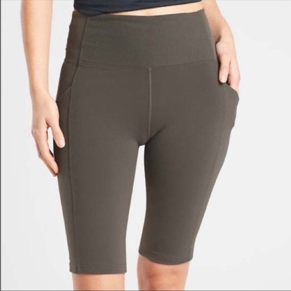 Athleta Excursion Hybrid 11”‎ Short - Picture 2 of 12